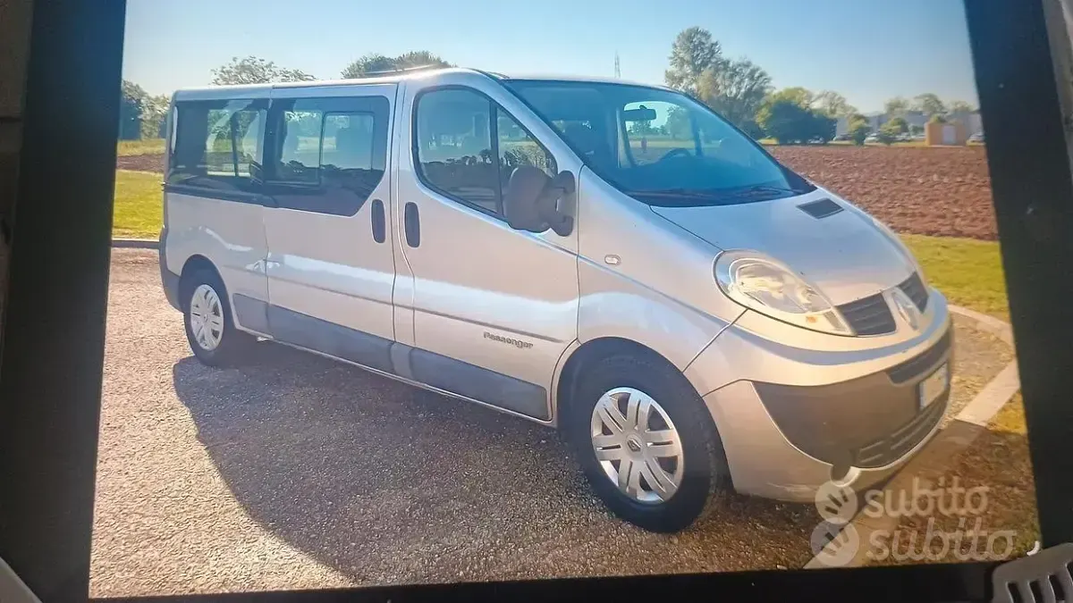 Begagnad Renault Trafic 114 HK (83 kW) 2007 Grå Minibuss