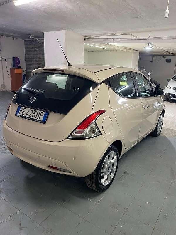 Usata Lancia Ypsilon Gold 95 CV (69 kW) 2016 Utilitaria