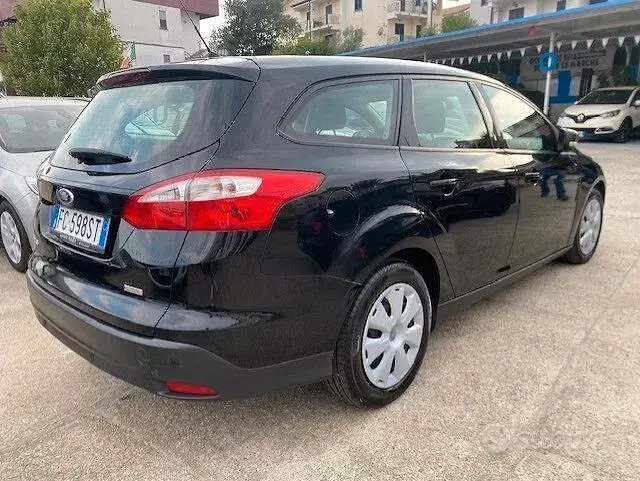 Usata Ford Focus 116 CV (85 kW) 2012 Nero Station wagon
