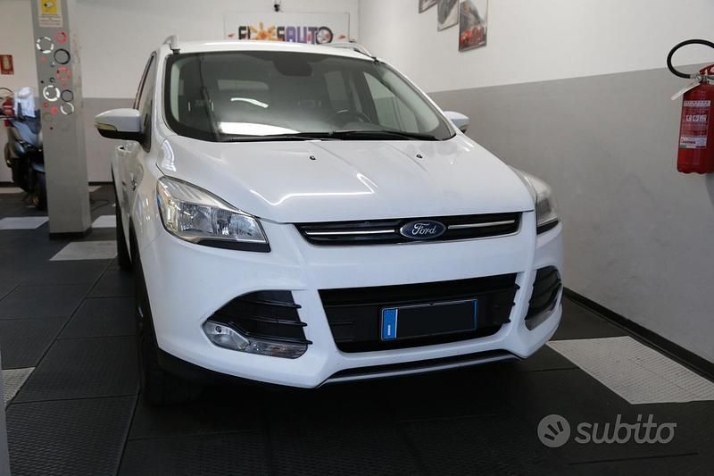 Usata Ford Kuga Titanium 150 CV (110 kW) 2015 Bianco pastello SUV