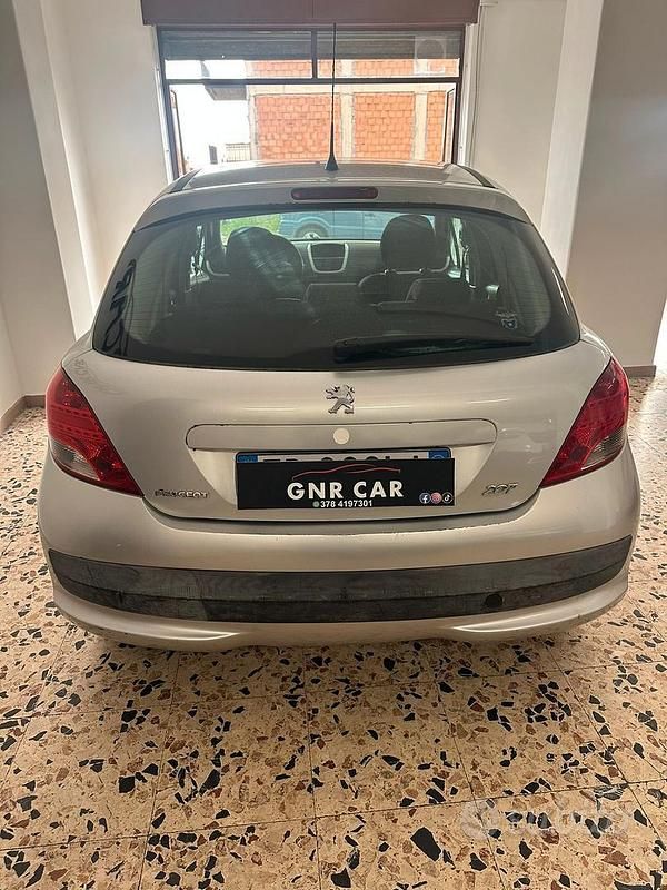 Usata Peugeot 207 70 CV (51 kW) 2011 Grigio Berlina