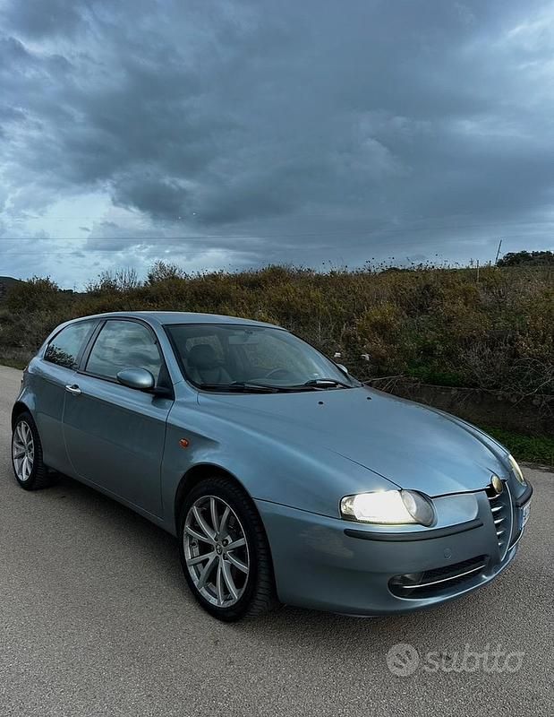 Usata Alfa Romeo 147 140 CV (102 kW) 2003 Blu Utilitaria