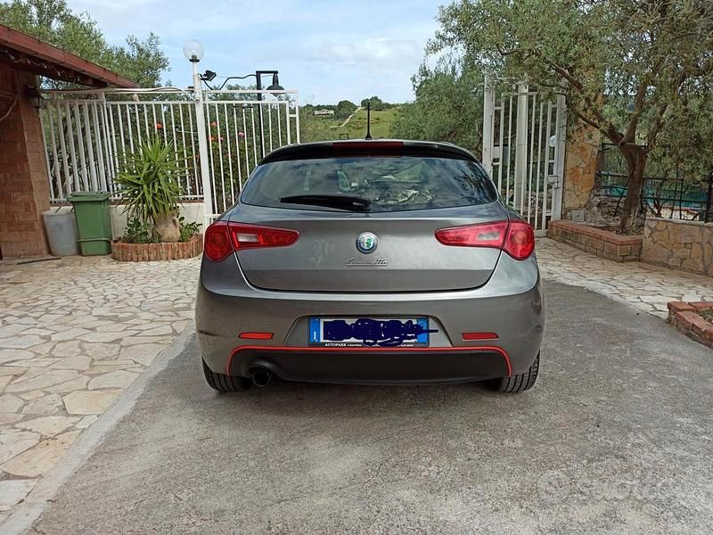 Usata Alfa Romeo Giulietta 105 CV (77 kW) 2011 Grigio Berlina