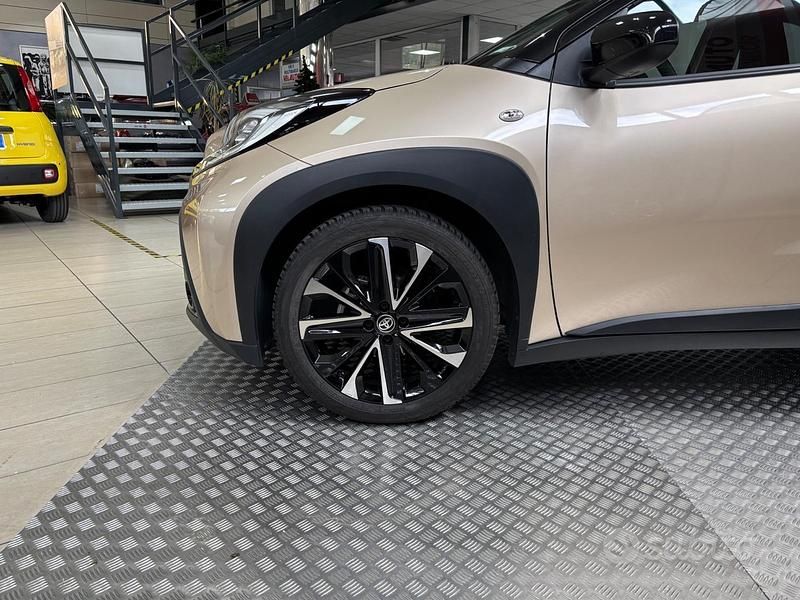 Usata Toyota Aygo X Lounge 72 CV (52 kW) 2022 Giallo SUV
