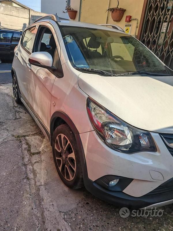 Usata Opel Karl Rocks 73 CV (53 kW) 2018 Bianco Utilitaria