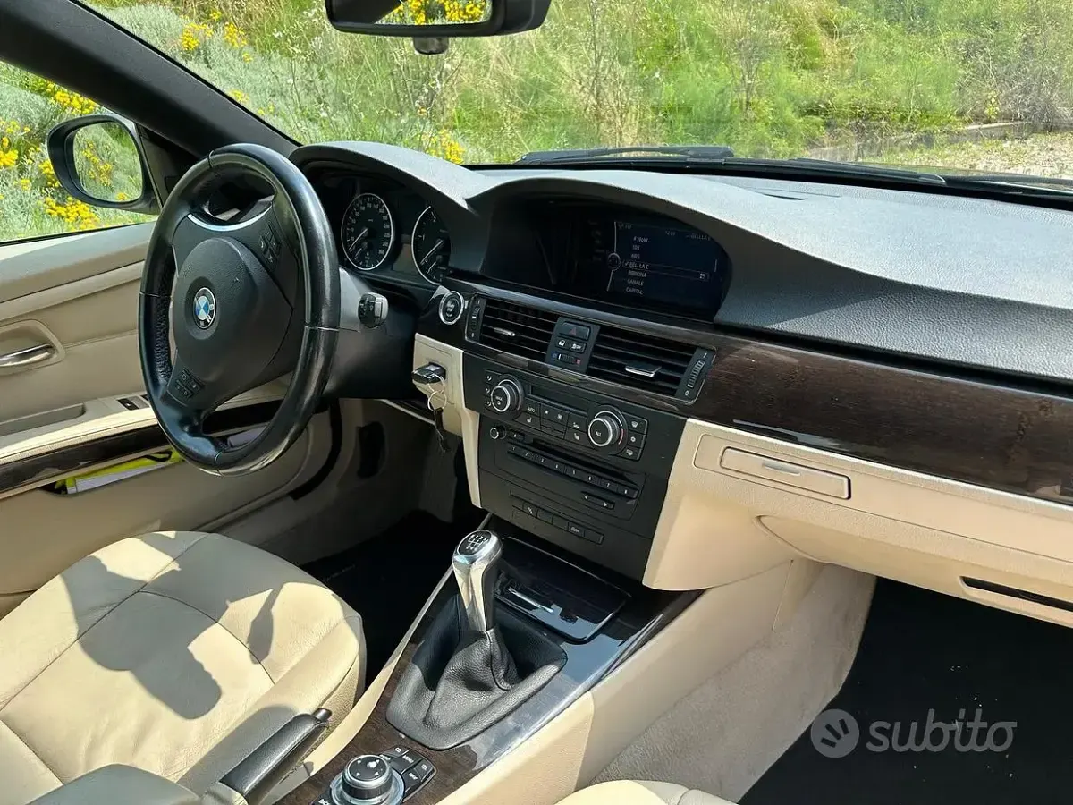 Usata BMW 320 150 CV (110 kW) 2011 Marrone Cabrio