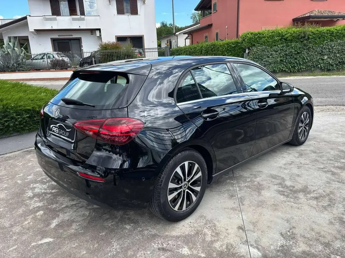 Usata Mercedes A180 Advanced 116 CV (85 kW) 2025 Nero Berlina