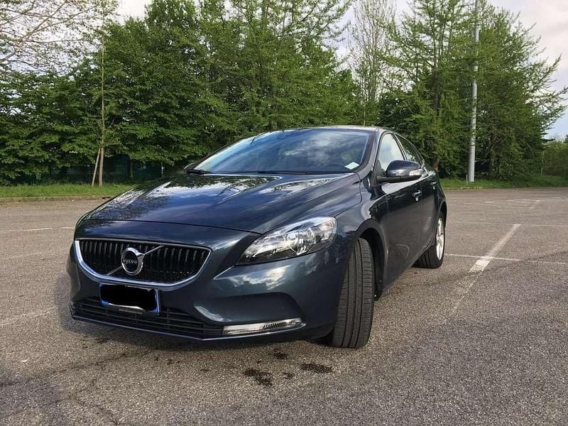 Usata Volvo V40 Business Edition 120 CV (88 kW) 2017 Blu/azzurro Berlina