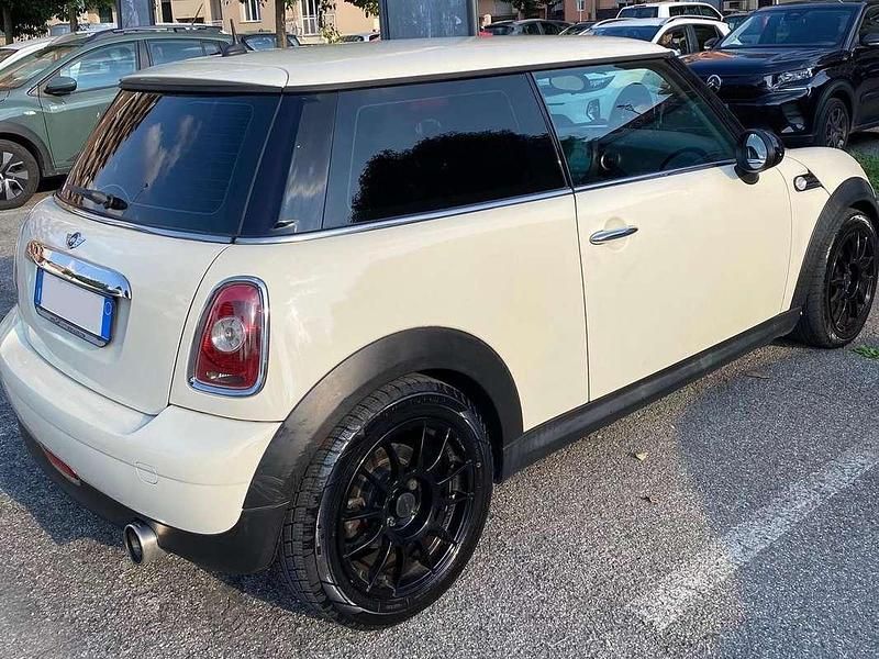 Begagnad Mini ONE 75 HK (55 kW) 2010 Vit Halvkombi