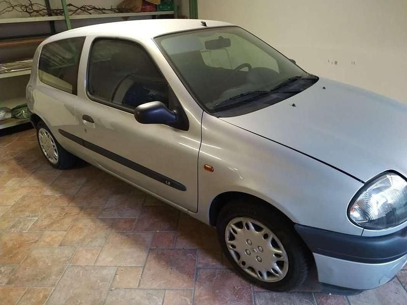 Usata Renault Clio II 58 CV (42 kW) 1999 Berlina