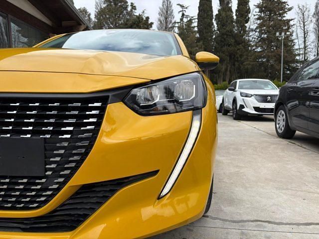 Usata Peugeot 208 Allure 101 CV (74 kW) 2021 Oro Utilitaria