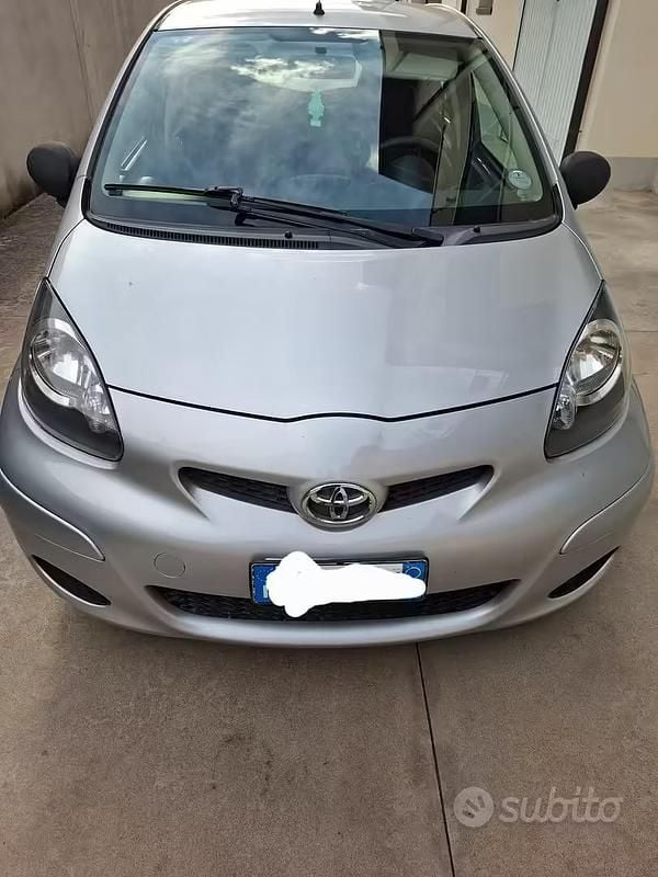 Usata Toyota Aygo 68 CV (50 kW) 2010 Grigio Utilitaria