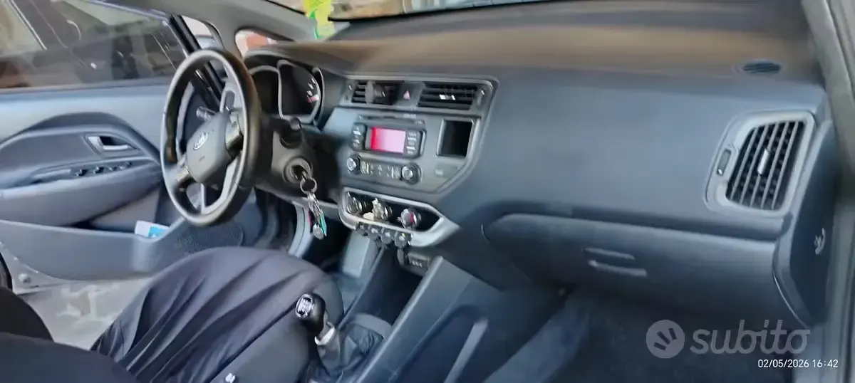 Usado Kia Rio EX 75 HP (55 kW) 2012 Cinzento Sedan