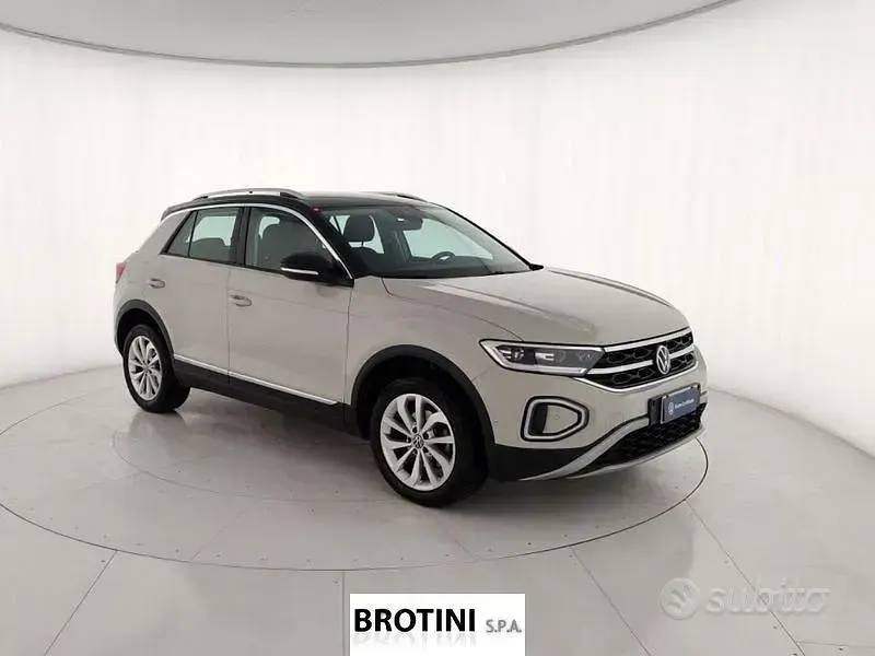 Usata VW T-Roc Style 150 CV (110 kW) 2023 Grigio SUV