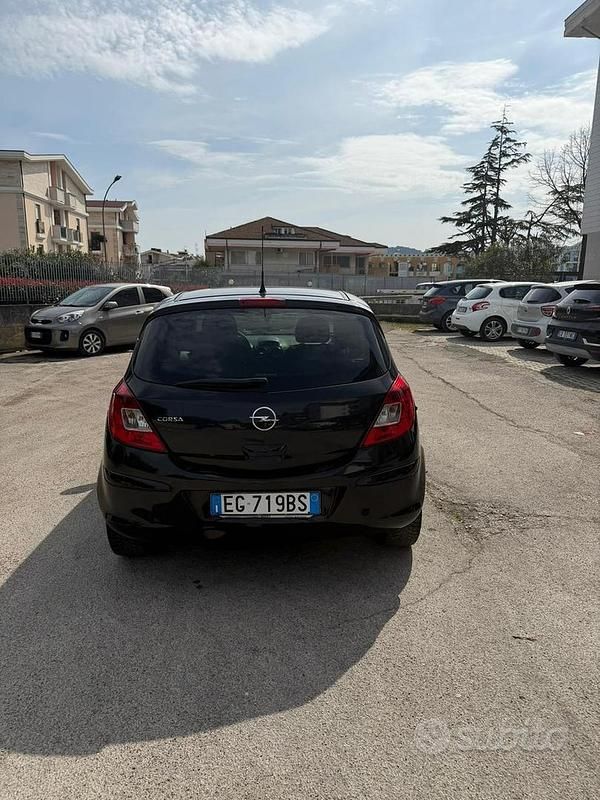 Usata Opel Corsa 2011 Nero Utilitaria