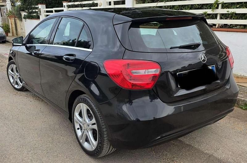 Usata Mercedes A180 109 CV (80 kW) 2014 Nero Utilitaria