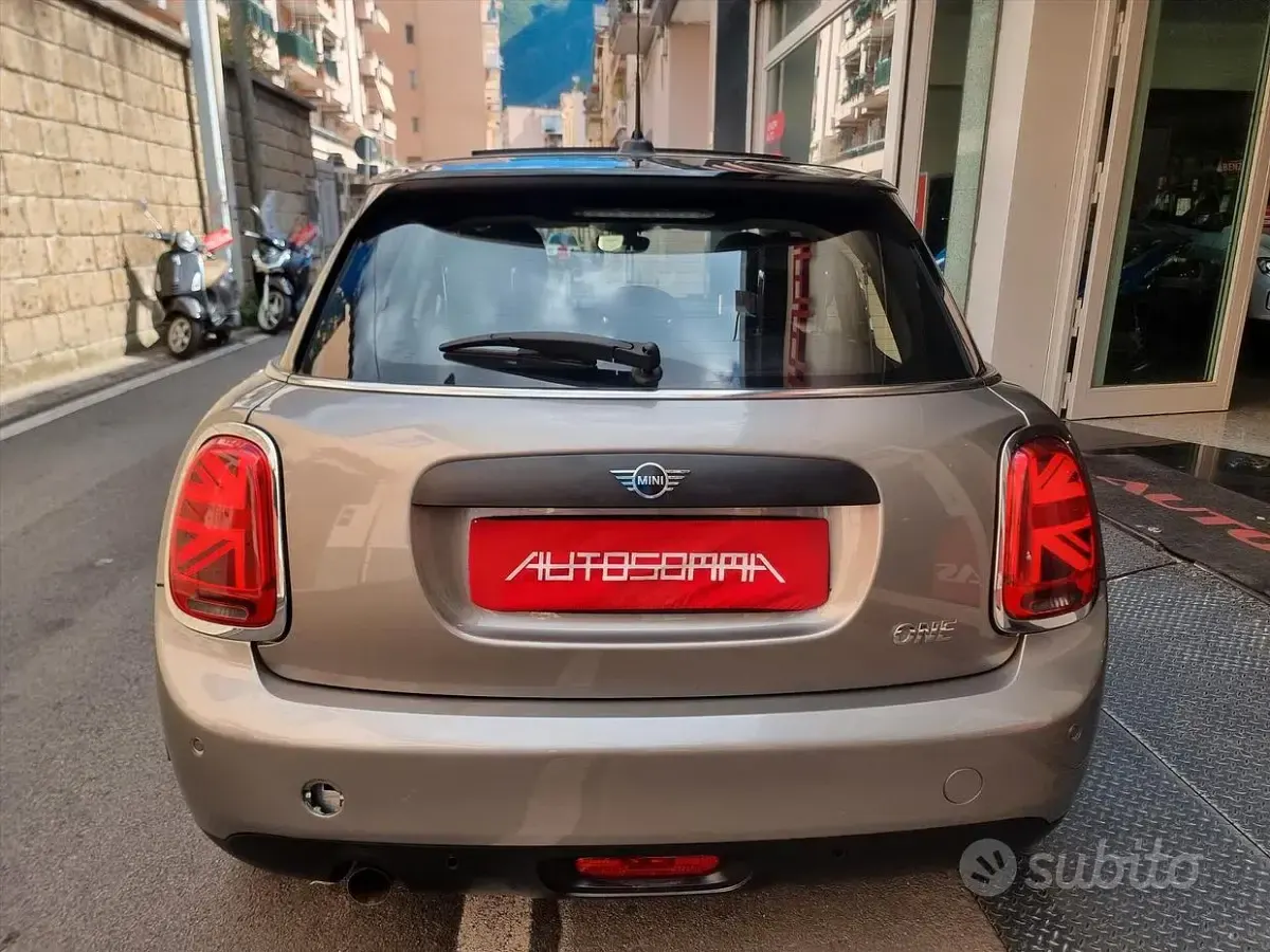 Usata Mini ONE 75 CV (55 kW) 2020 Grigio Utilitaria