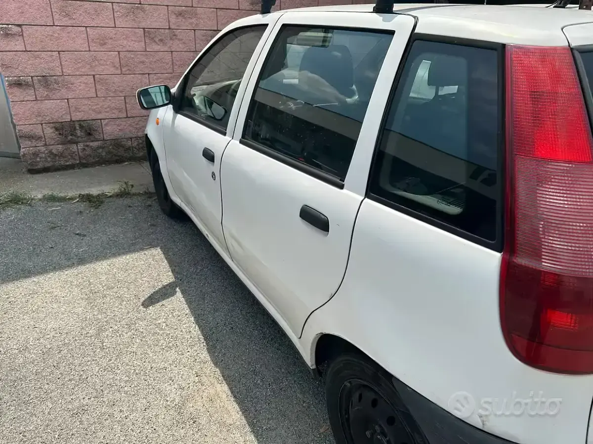 Usata Fiat Punto 63 CV (46 kW) 1996 Bianco Berlina