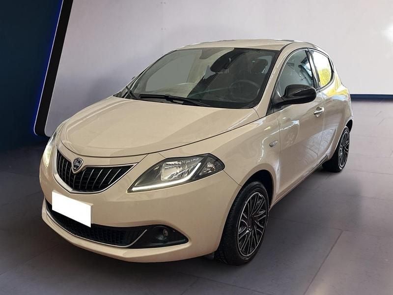 Usata Lancia Ypsilon Gold 70 CV (51 kW) 2021 Bianco Utilitaria