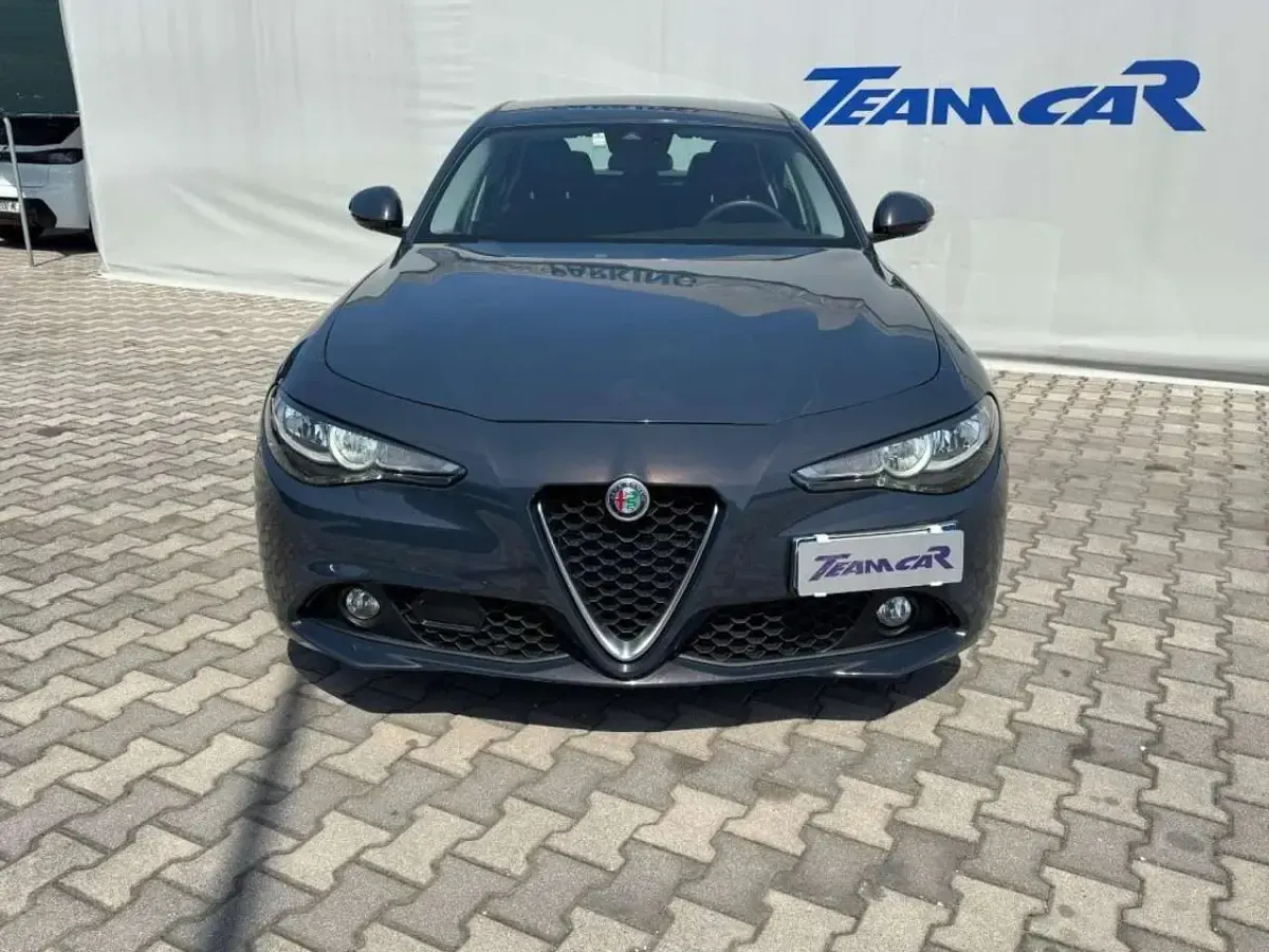 Usata Alfa Romeo Giulia 150 CV (110 kW) 2016 Blu Berlina