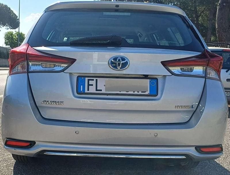 Begagnad Toyota Auris Hybrid Active 99 HK (72 kW) 2017 Grå Kombi
