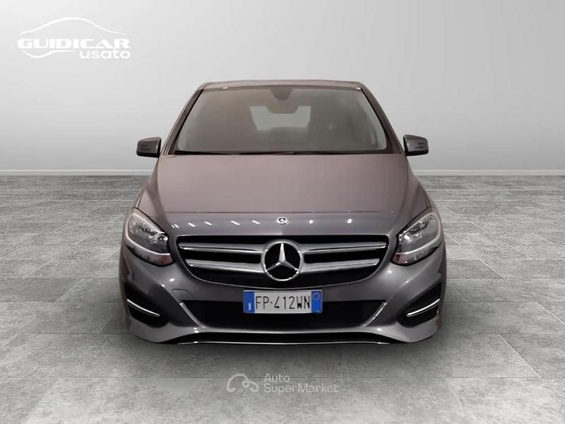 Usata Mercedes B180 Business 109 CV (80 kW) 2018 Gray Monovolume