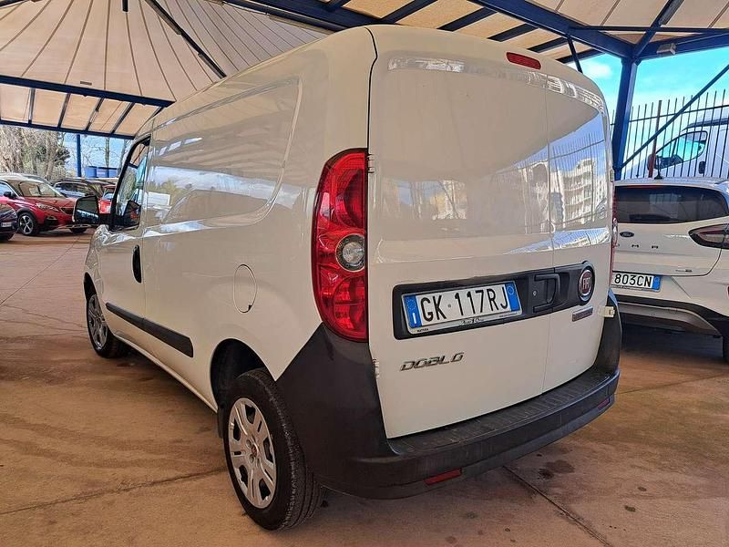 Usata Fiat Doblò Lounge 90 CV (66 kW) 2022 Bianco Monovolume