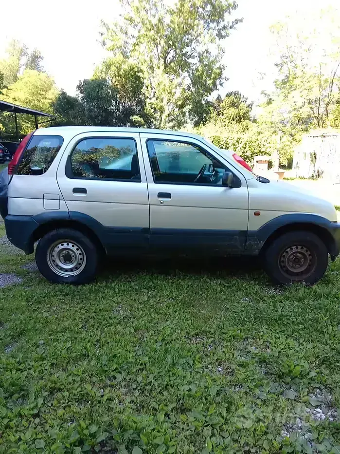 Usata Daihatsu Terios 86 CV (63 kW) 2002 Grigio SUV