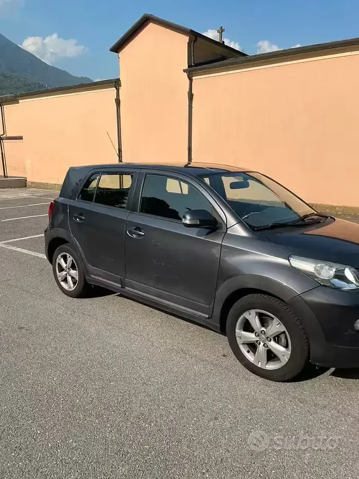 Usata Toyota Urban Cruiser 90 CV (66 kW) 2010 Grigio Utilitaria