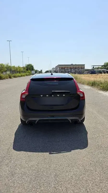 Usata Volvo V60 R-Design Momentum 136 CV (100 kW) 2015 Station wagon