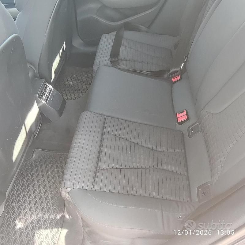 Usado Audi A3 S-Line 105 CV (77 kW) 2014 Negro Familiar