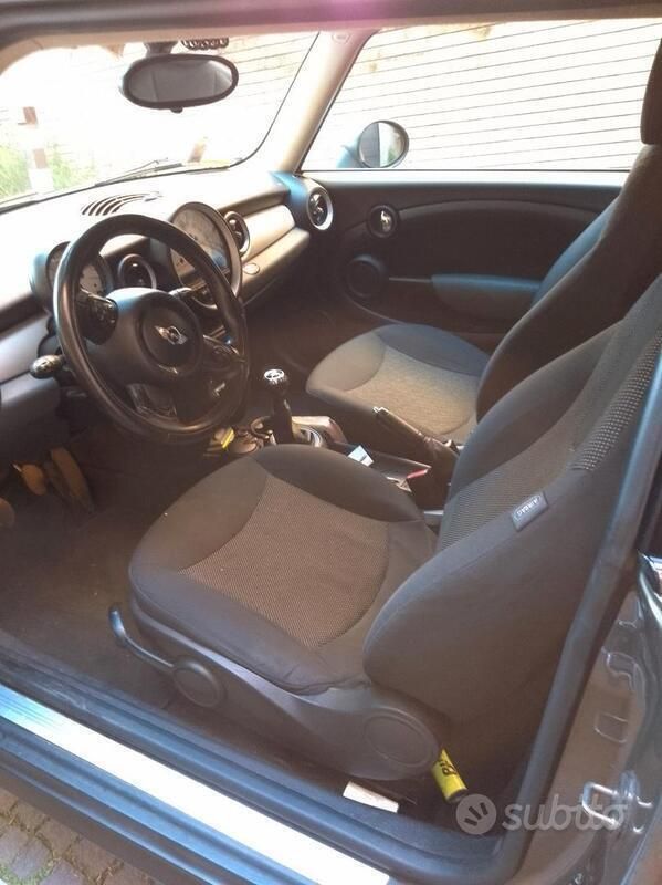 Usata Mini Cooper D 116 CV (85 kW) 2013 Marrone Utilitaria