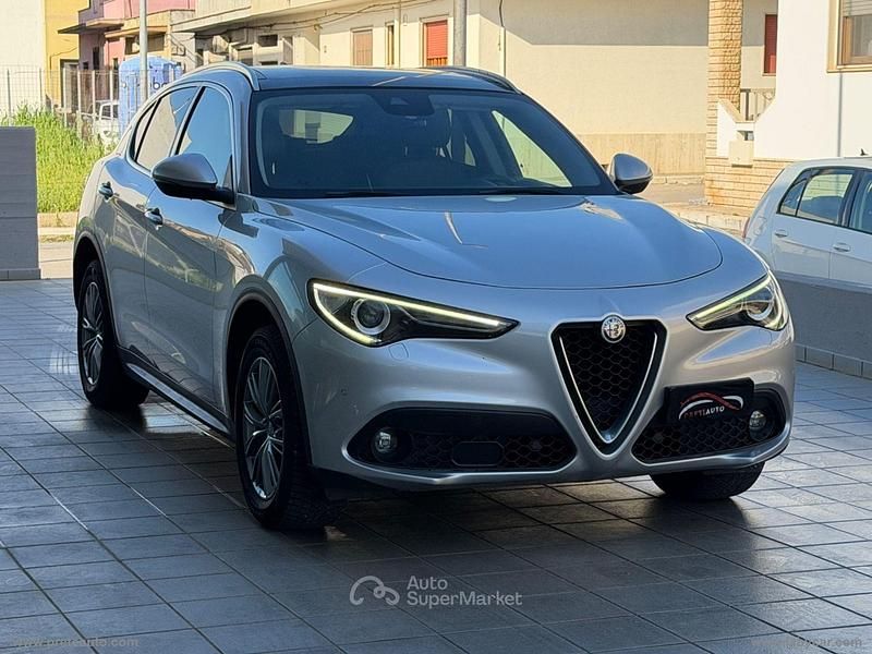 Usata Alfa Romeo Stelvio Super 210 CV (154 kW) 2017 Grigio SUV