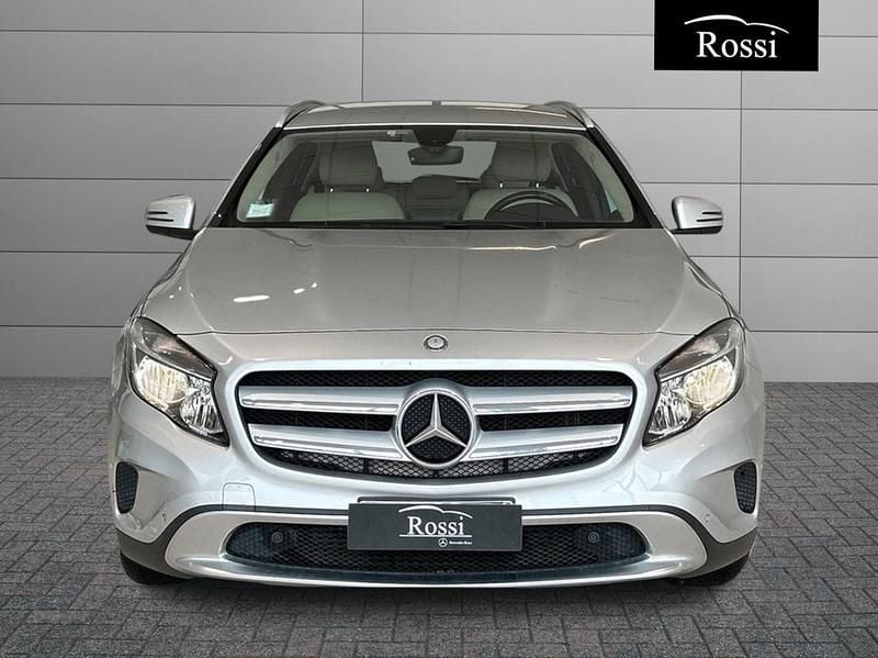 Usata Mercedes GLA200 136 CV (100 kW) 2015 Grigio chiaro metallizzato SUV