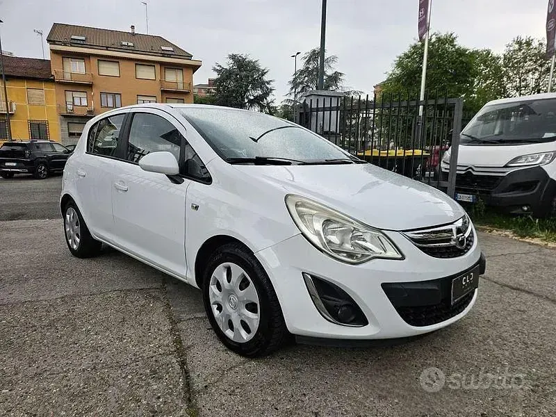 Usado Opel Corsa 86 HP (63 kW) 2012 Branco Citadino