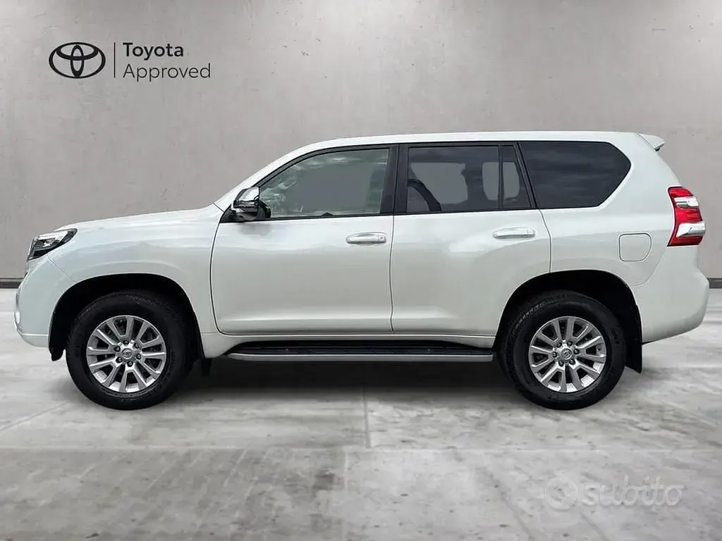 Usata Toyota Land Cruiser Style 190 CV (139 kW) 2014 Pearl white SUV