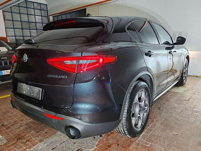 Usata Alfa Romeo Stelvio Sprint 190 CV (139 kW) 2021 Nero SUV