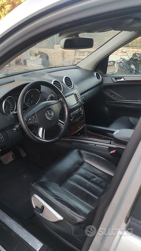 Usata Mercedes ML320 224 CV (164 kW) 2005 Grigio SUV