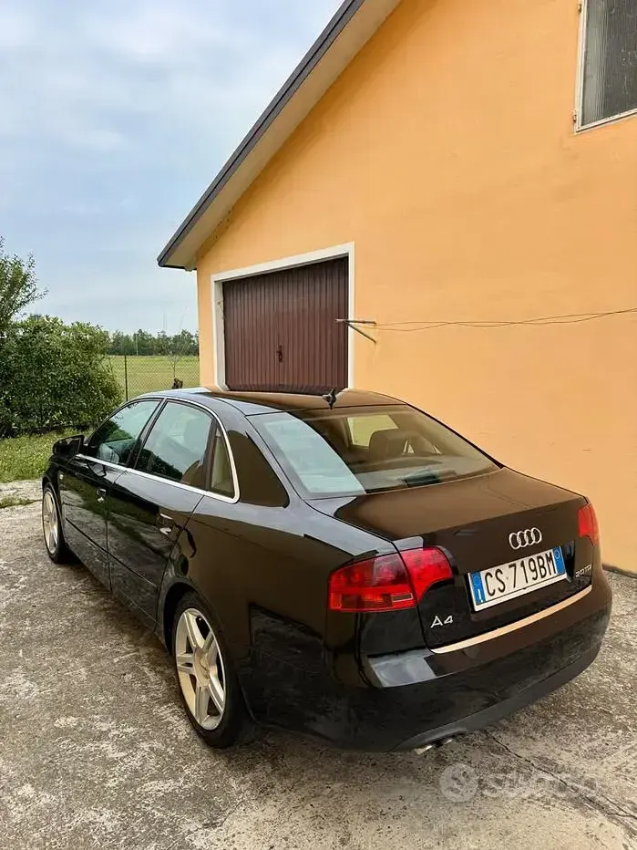 Usata Audi A4 Comfort 130 CV (95 kW) 2004 Nero Station wagon