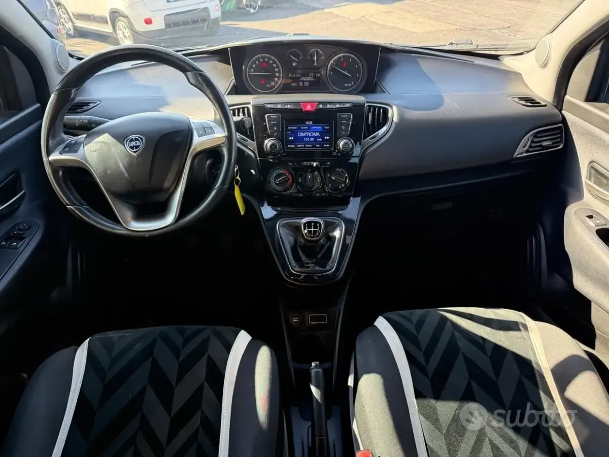 Usata Lancia Ypsilon Gold 95 CV (69 kW) 2017 Grigio Utilitaria
