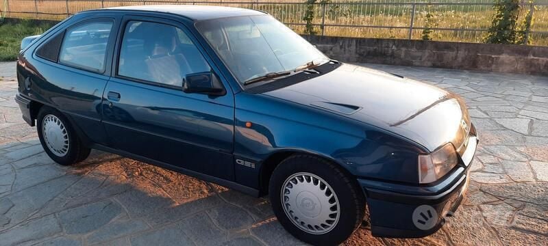 Usata Opel Kadett 150 CV (110 kW) 1990 Blu Berlina