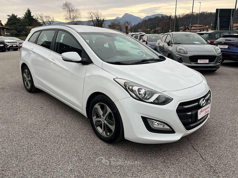 Usata Hyundai i30 Comfort 110 CV (80 kW) 2015 Bianco Station wagon