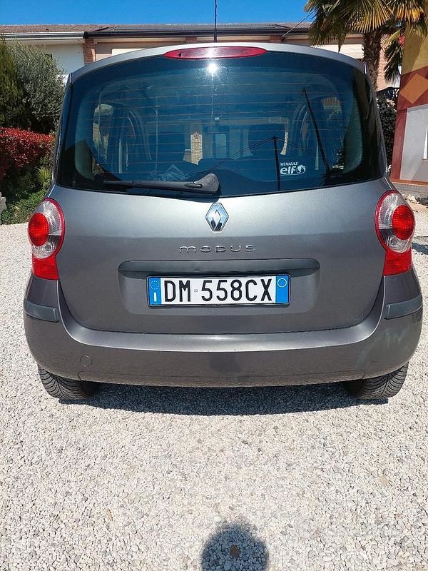 Usata Renault Modus 70 CV (51 kW) 2008 Grigio Monovolume