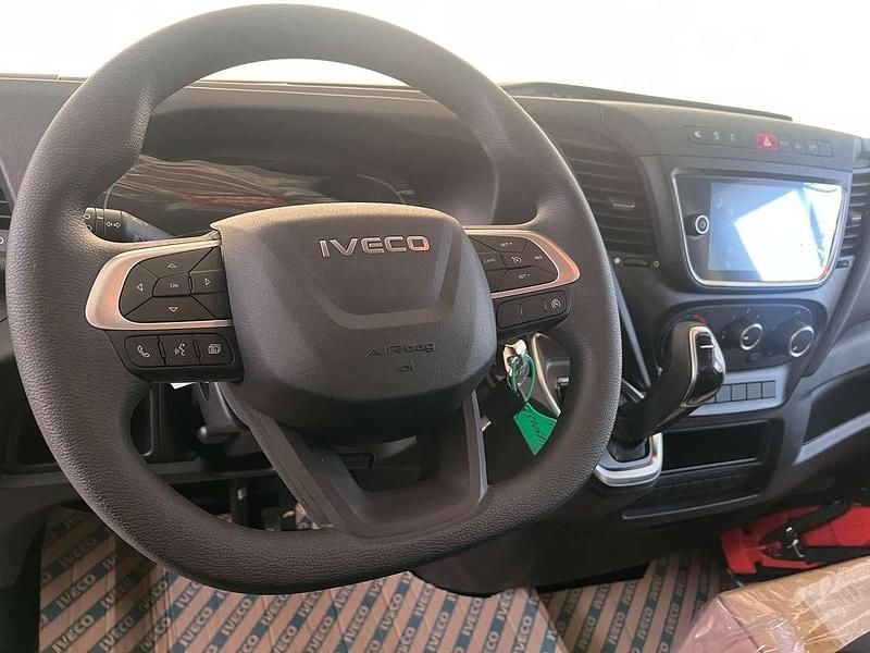 Nuova Iveco Daily 136 CV (100 kW) 2026 Grigio ulm metallizzato Furgone