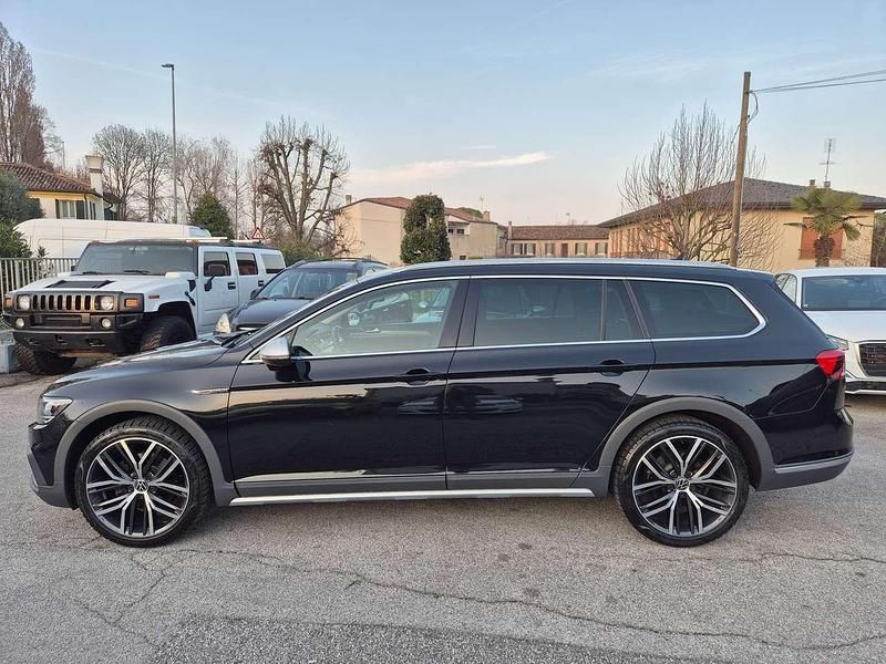 Usata VW Passat Alltrack 200 CV (147 kW) 2022 Nero Station wagon