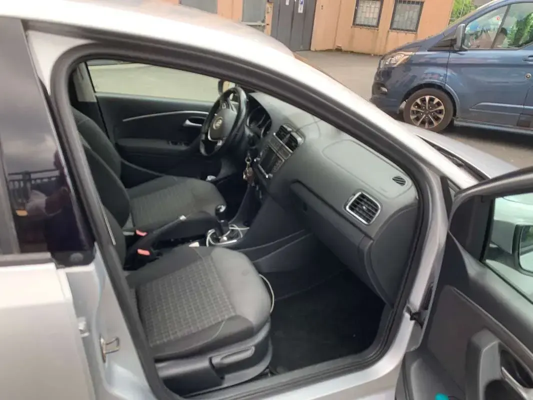 Usata VW Polo Trendline 75 CV (55 kW) 2016 Argento Berlina