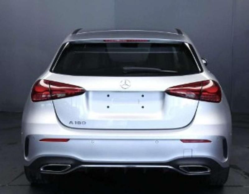 Usata Mercedes A180 AMG line 136 CV (100 kW) 2025 Argento Berlina