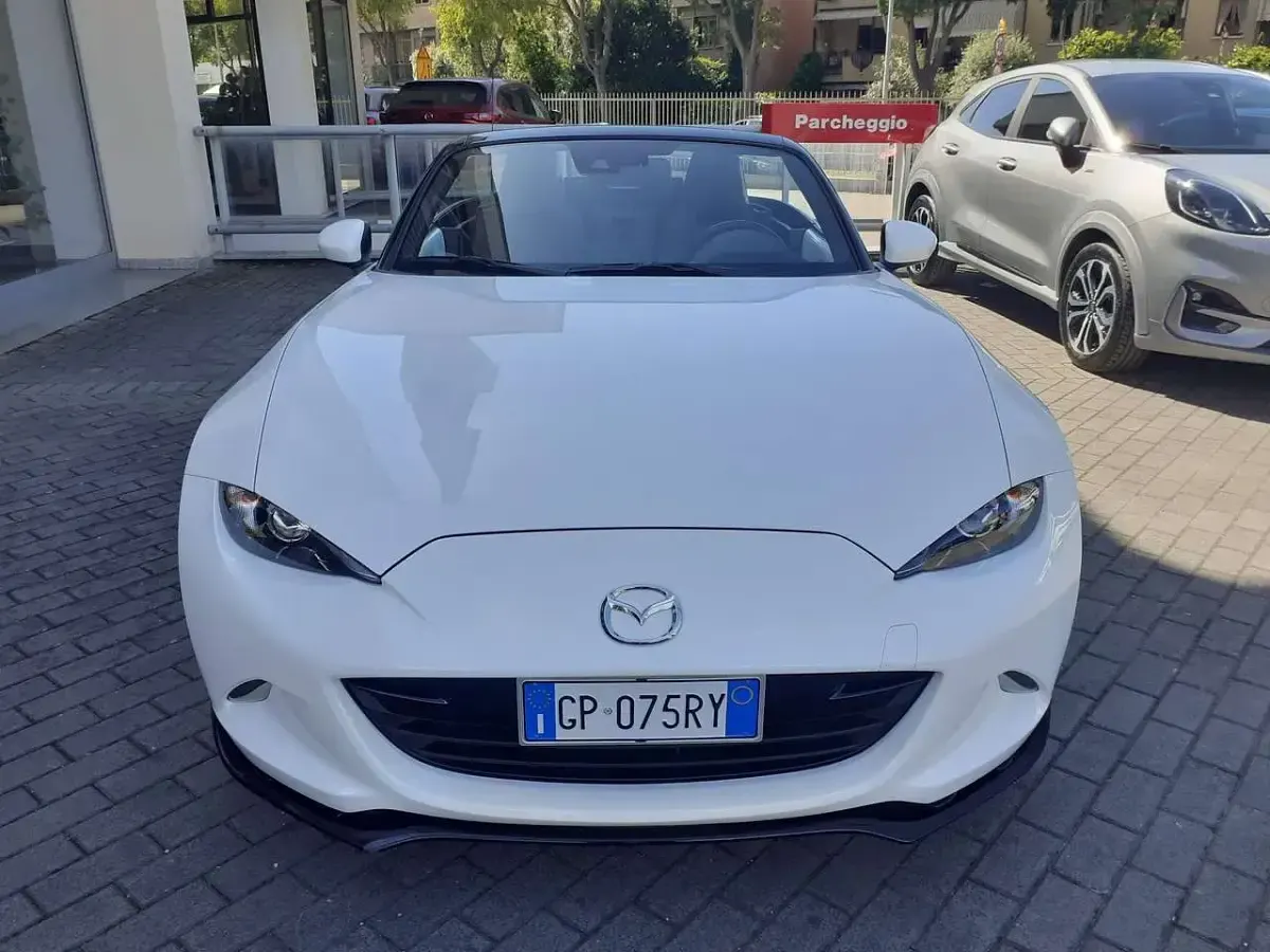 Usata Mazda MX5 Exclusive-Line 132 CV (97 kW) 2023 Bianco Cabrio