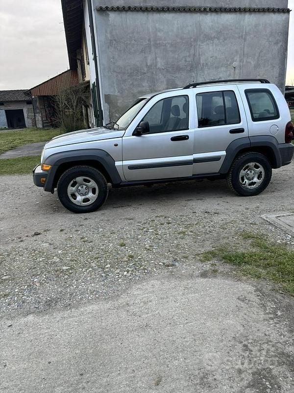 Occasion Jeep Cherokee 163 ch (119 kW) 2006 SUV