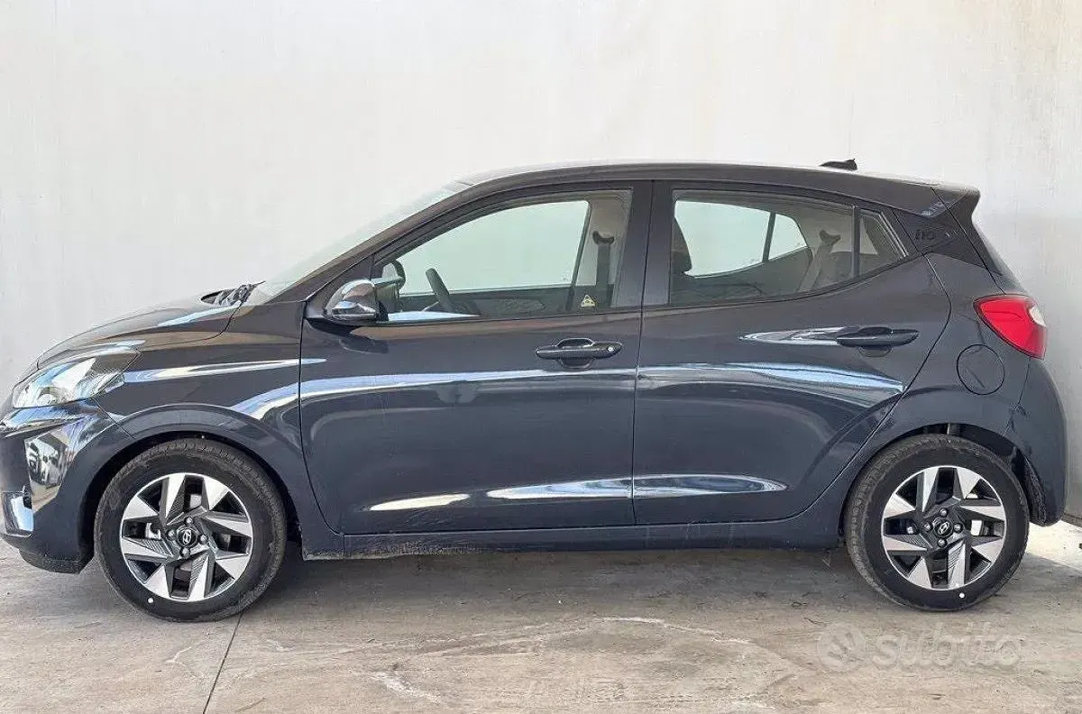 Nuova Hyundai i10 61 CV (44 kW) 2025 Grigio Utilitaria